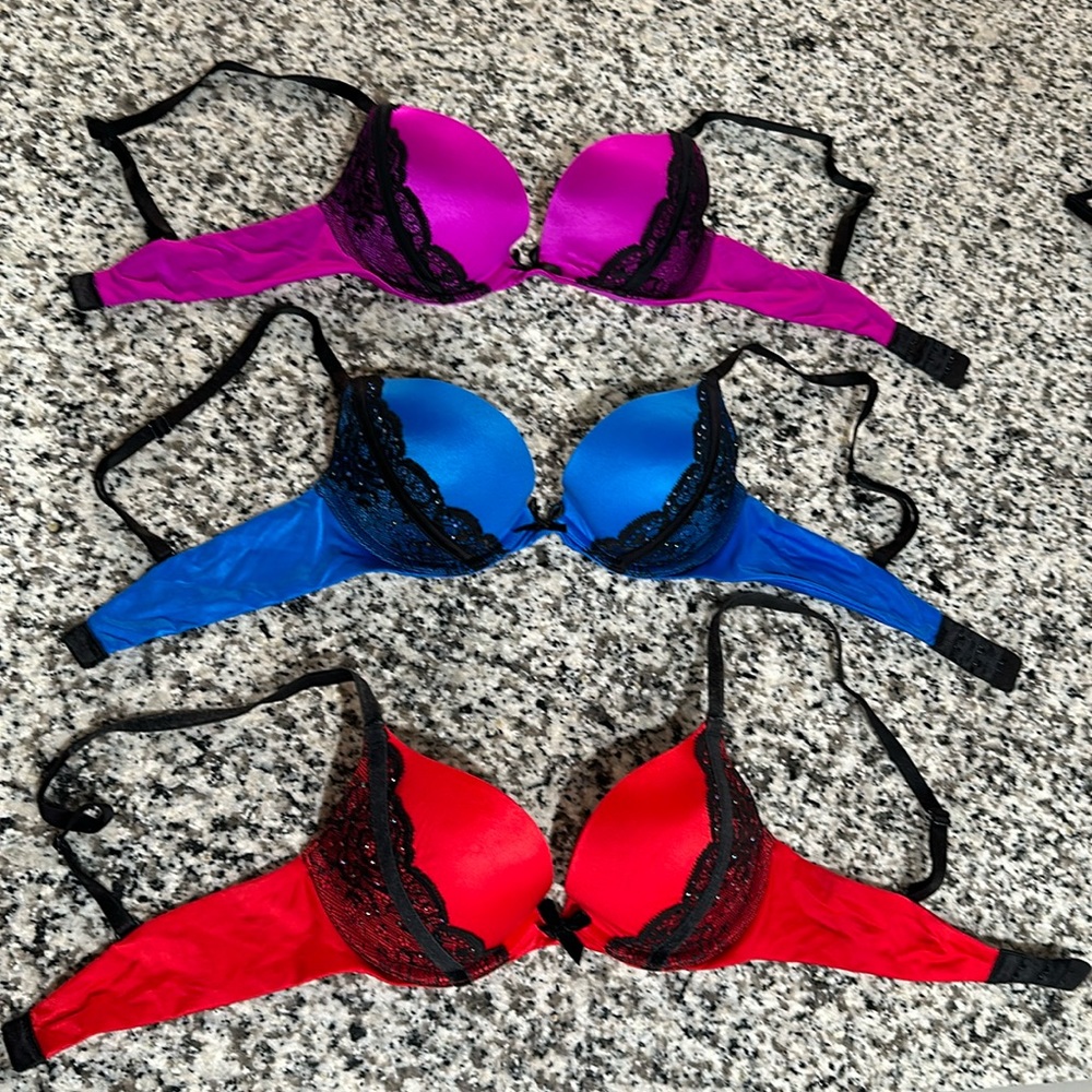 Victoria Secret Very Sexy Push up Bras set of 2 (blue bra is not available)